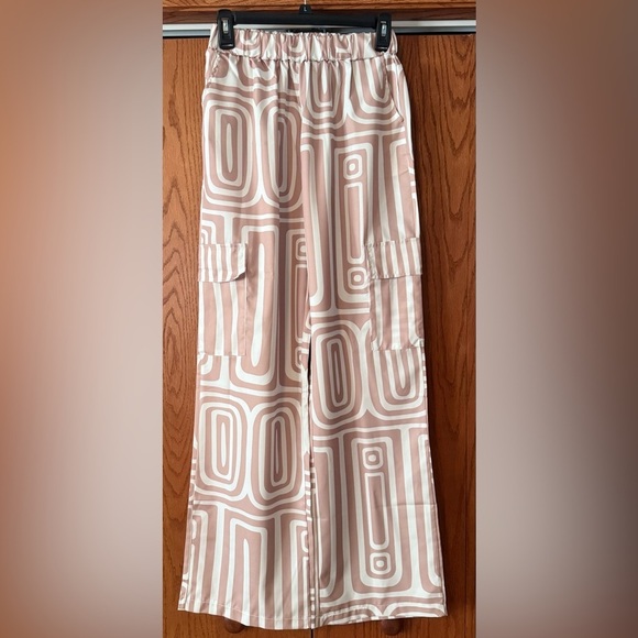 Women’s Flowy Palazzo Pants Sz M Tan And White Geometric Pattern With Pockets - Picture 6 of 12